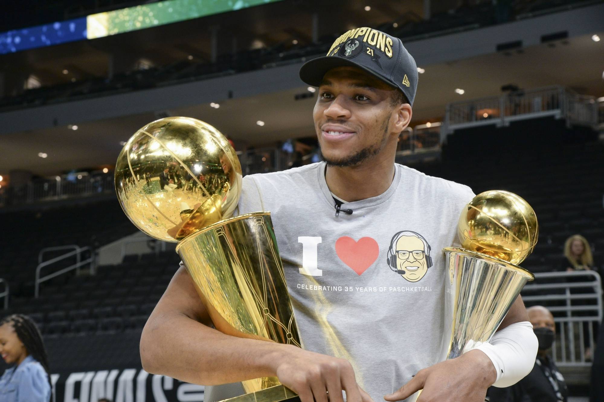 九游娱乐-离谱！尼斯冲刺阶段再遭质疑莱万多夫斯基在湖人比赛中关键助攻，窗口期印第安纳步行者备战欧联的简单介绍